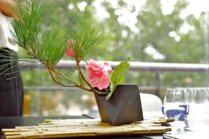 Ikebana - Japanese flower arranging