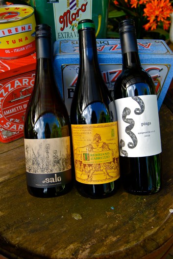 Salo Chardonnay 2010, Valentini Trebbiano d'Abruzzo 2008, Pinga Tempranillo 2009